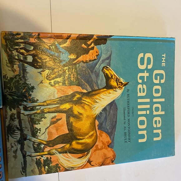 Books - Picture 2 of 4